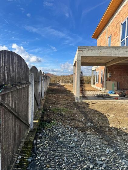 Casă individuală la roșu – 130 mp utili, teren 440 mp, drum privat - 9