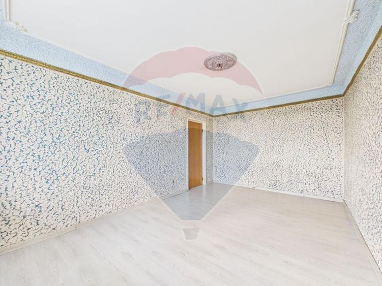 Apartament cu 3 camere de vânzare în zona Giurgiului