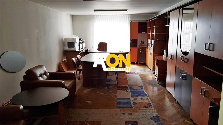 Spațiu de Birouri și Comercial, 800mp + Hală 500mp, Parcare Privată