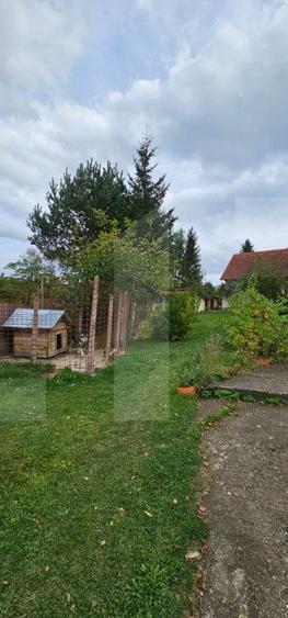 Casa cu 3 corpuri de vanzare, 6 camere, 400 mp + teren 2800 mp I Barcani
