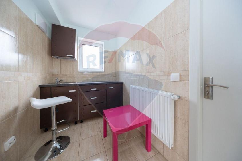 Cladire comerciala P+2E cu vizibilitate excelenta in Sanpetru