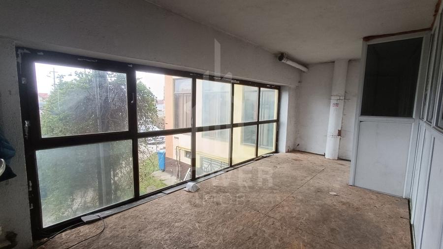 Hala cu curte inchisa zona Turnisor