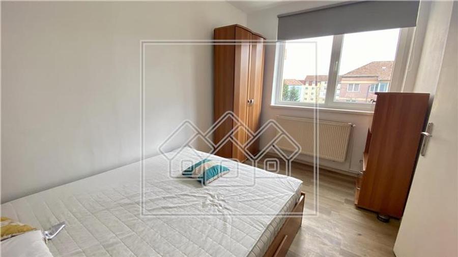 Ap. de vanzare - 2 camere si balcon - zona Cedonia