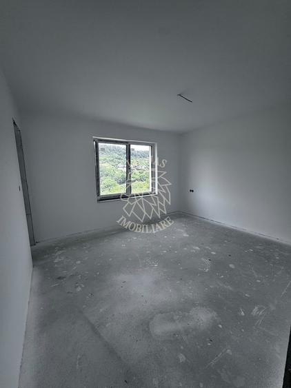 Casa Finisata 164 mp con.-teren 400 mp-garaj-1 km de Podul Jelnei