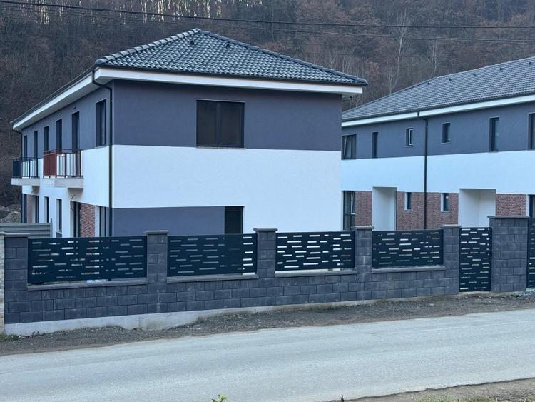 Ansamblu de case de vanzare Floresti zona Tauti finalizat