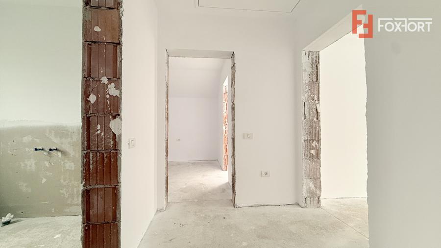 Duplex despartit, de vanzare 4 camere - curent trifazic - Mosnita Veche