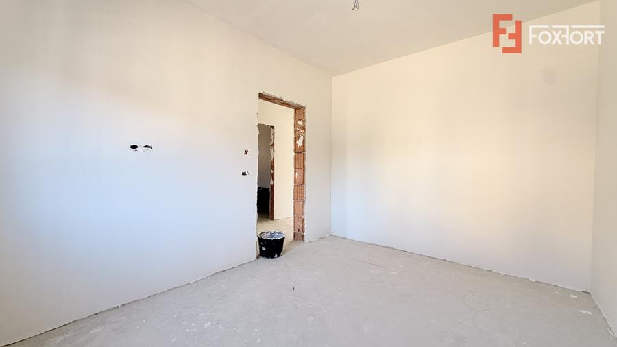 Duplex de vanzare pe parter, 3 camere - Mosnita Veche - Centru