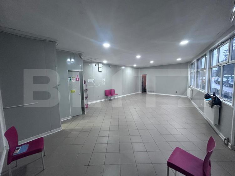 Spatiu comercial de vanzare, 66 mp, zona Debarcader