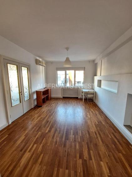 Vinzare apartament renovat cu design italian in  Piata Romana - 2