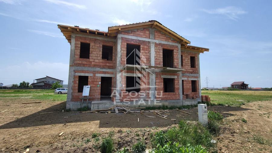 Jumatate de duplex la cheie,4 camere,constructie 2024 Mosnita Noua