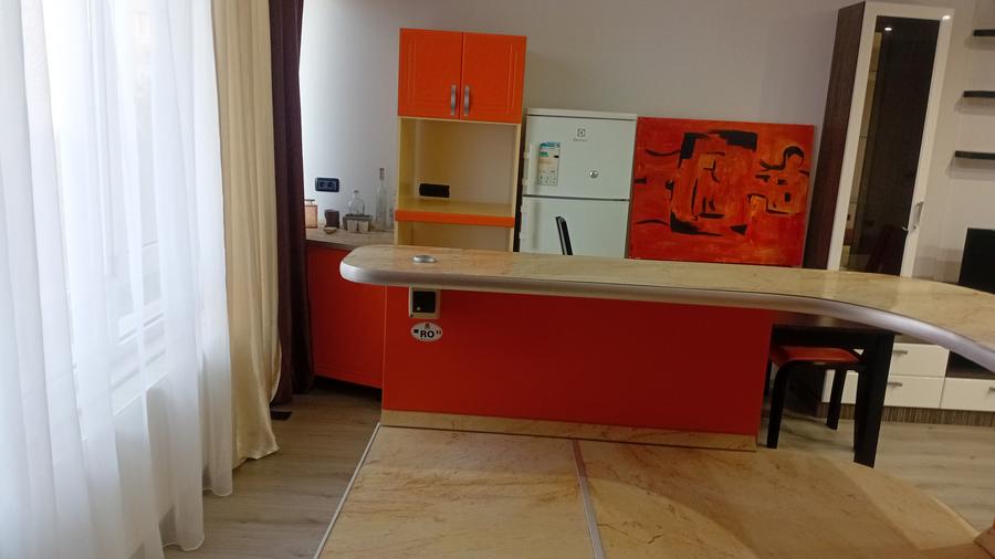 Inchiriez apartament 3 uta ared
