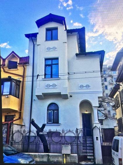 Vila independenta, locuri de parcare, nou renovata ideal pentru birouri sediu