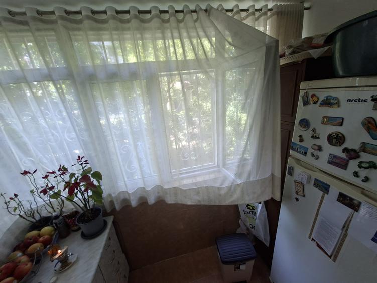 Apartament cu 3 camere decomandat, zona Frumoasa