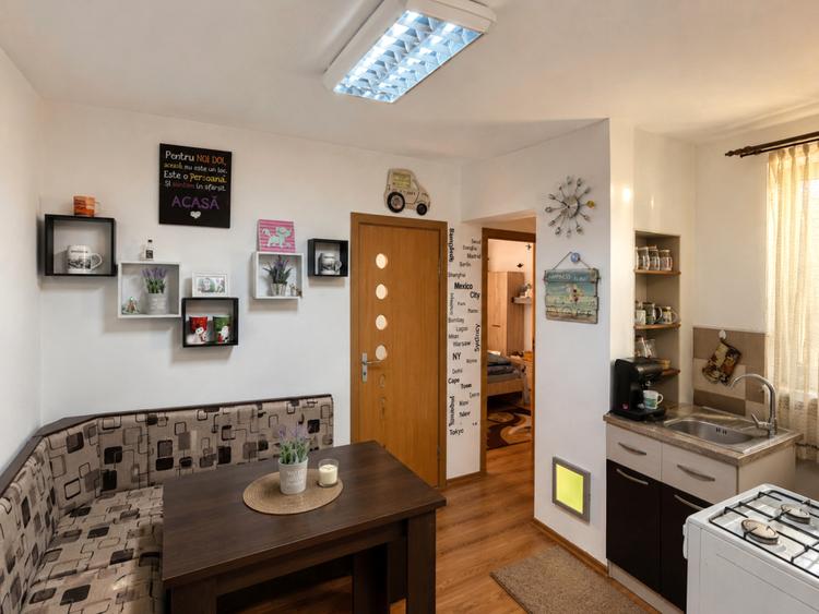 Apartament decomandat, 2 camere, etaj 2/4 - Micro, Aiud