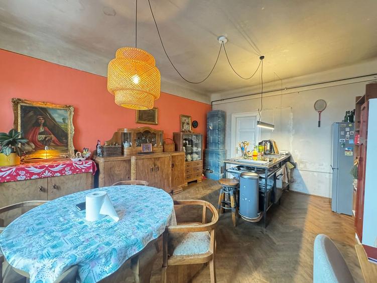 Apartament interbelic in zona Mihai Viteazul-103mp, et. 2/2