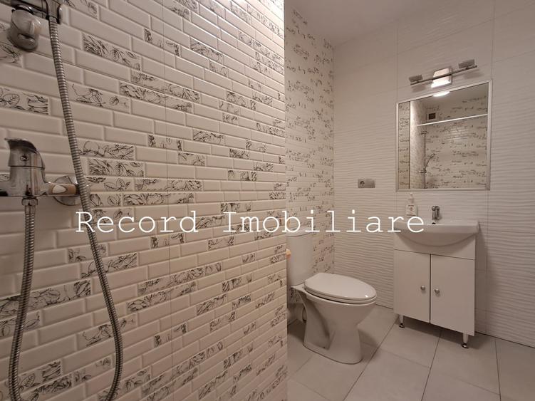 Apartament 3 camere,2 bai,et.1,balcon,parcare subterana! zona Marasti