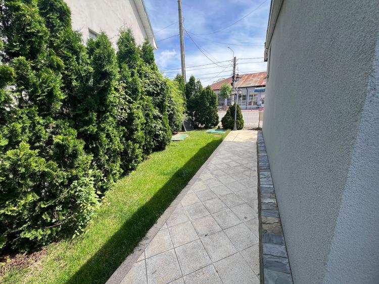 Spațiu comercial cu terasă și curte amenajată
