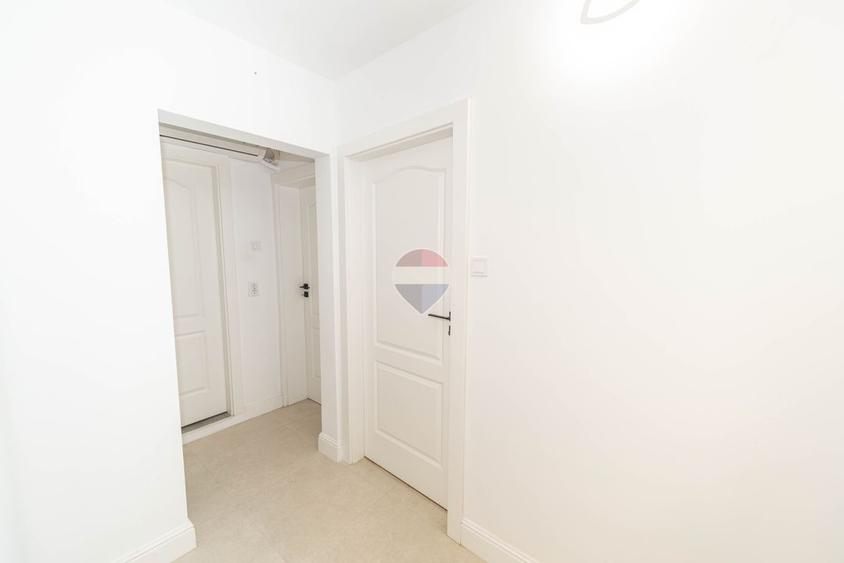 Apartament 3 camere de vanzare, balcon, renovat, Berceni, sector 4
