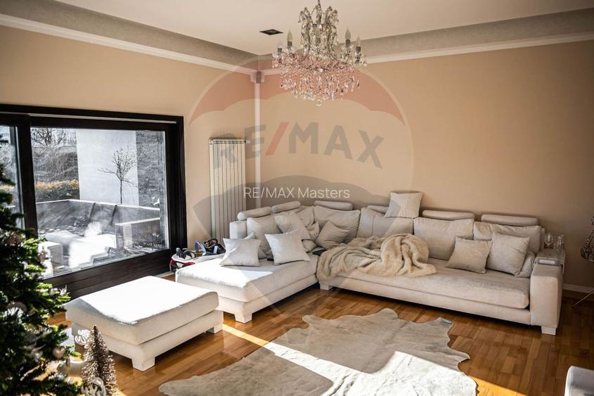 Casă / Vilă de lux cu 6 camere de vânzare în Șcheia, Suceava - 8