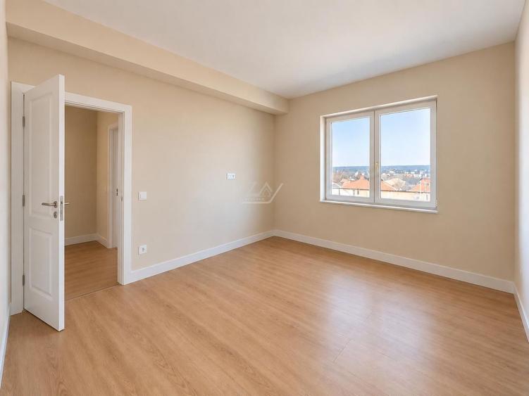 Apartament nou ESO. 3 camere si 2 bai. Bucatarie separata. Etaj intermediar.