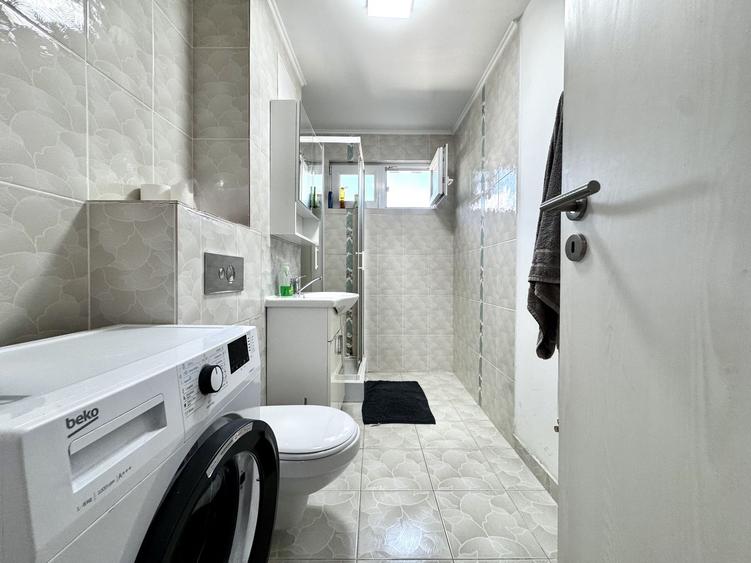 Apartament 4 camere, spațios, in zona Centralǎ- Piața Mǎrǎști