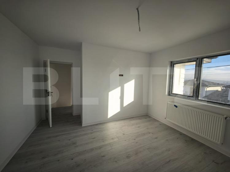 Casa la rosu 4 camere, 106 mp, zona Miroslava