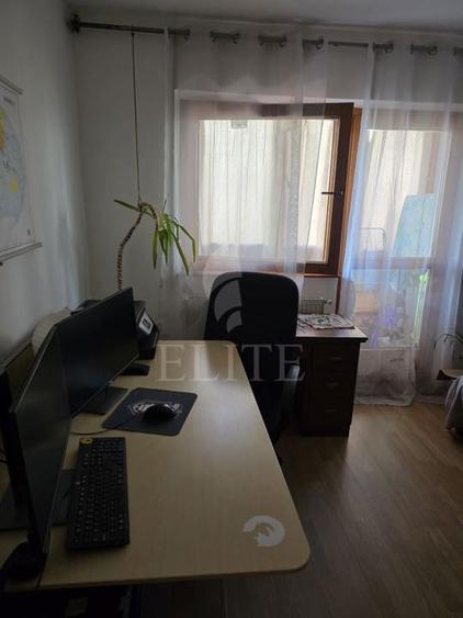Apartament 3 camere în zona MOGOSOAIA