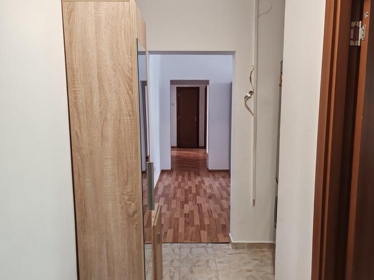 Apartament 3 camere mobilat si utilat zona Centrul Civic