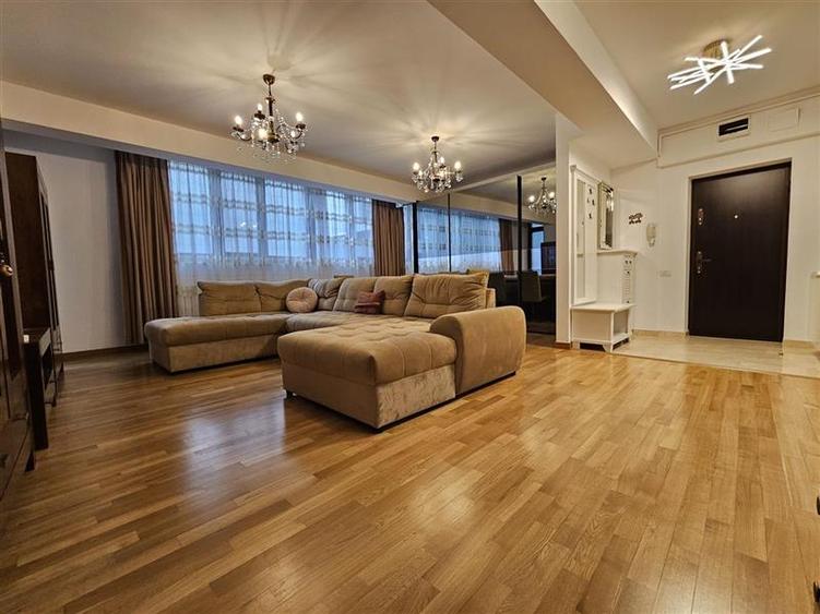 ARCUL DE TRIUMF, 2008, ET 1, 88 MP, RENOVAT, MOBILAT, GARAJ!