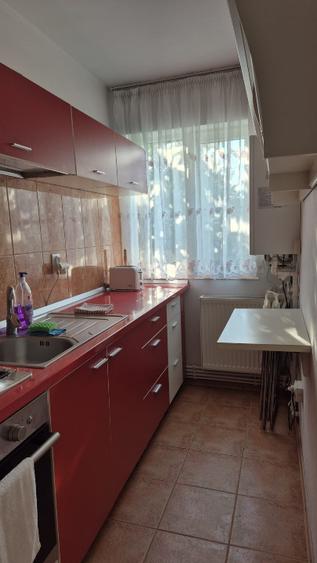 Vand apartament 2 camere Str. Tineretului