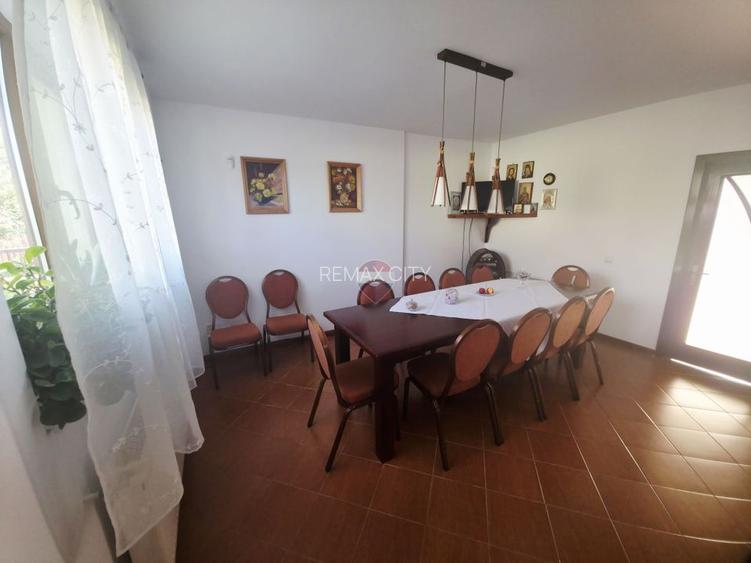 Casă / Vilă cu 5 camere de vânzare