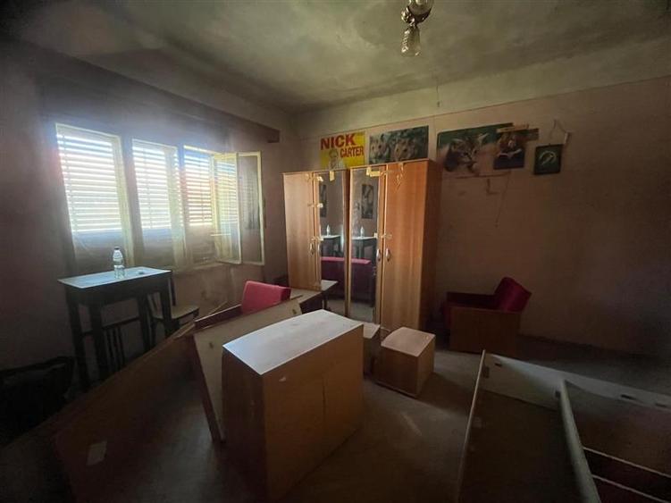 Valisoara, Casa la curte si Teren 3040 Mp, 10 minute de Caransebes