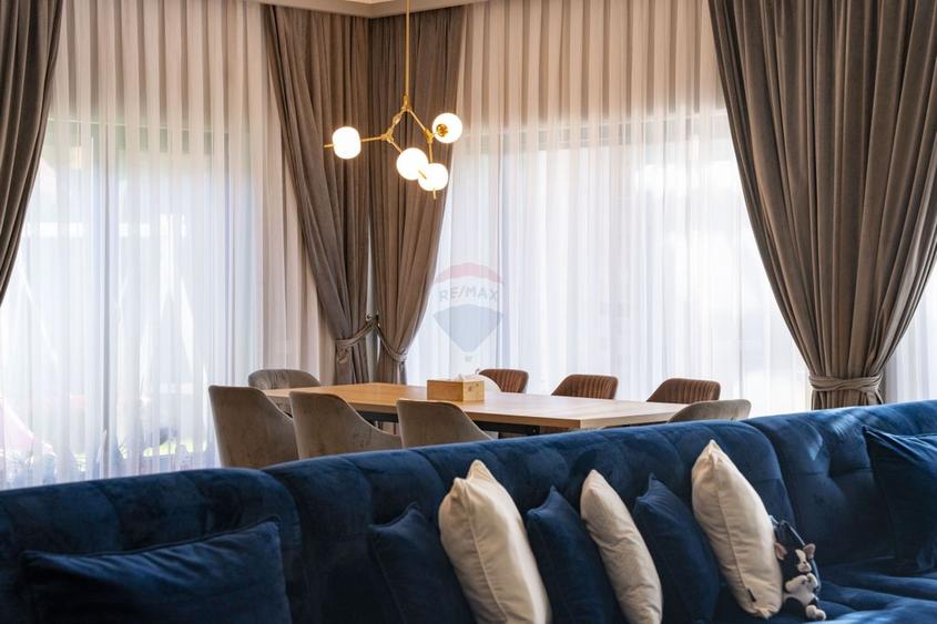 Casă / Vilă cu 5 camere de vânzare în zona Dealuri Oradea