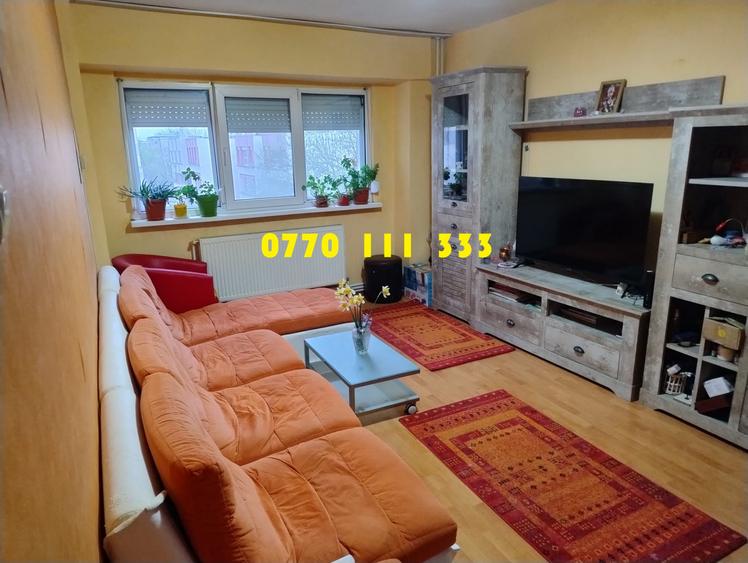 - Apartament 3 camere Calarasi 4, etaj 3. Suprafata 72mp.