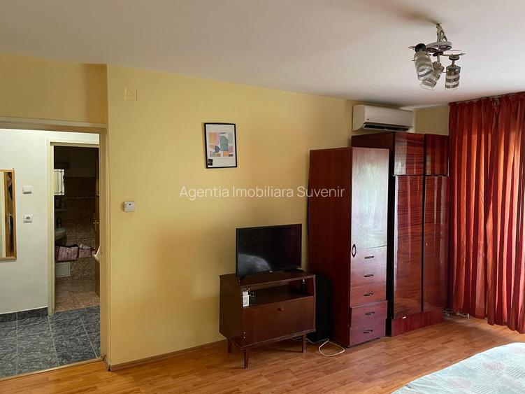 Calea Calarasilor, garsoniera spatioasa , bloc 1990, 94900 E. - 3