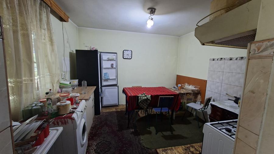 Casă cu teren foarte generos, la 5 minute de centrul orașului