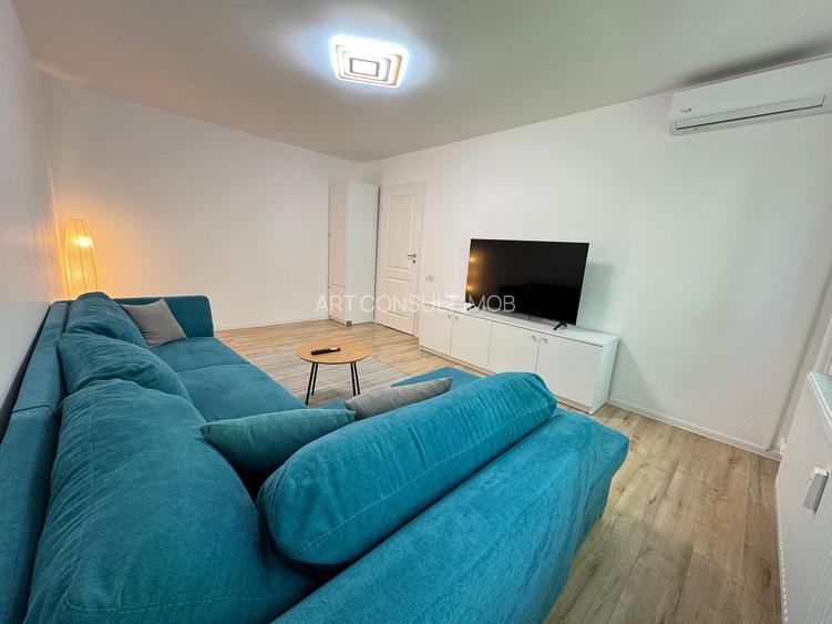 2 camere decomandat, renovat | Etaj 1/4 | Parcare inclusă | Mobilat și utilat