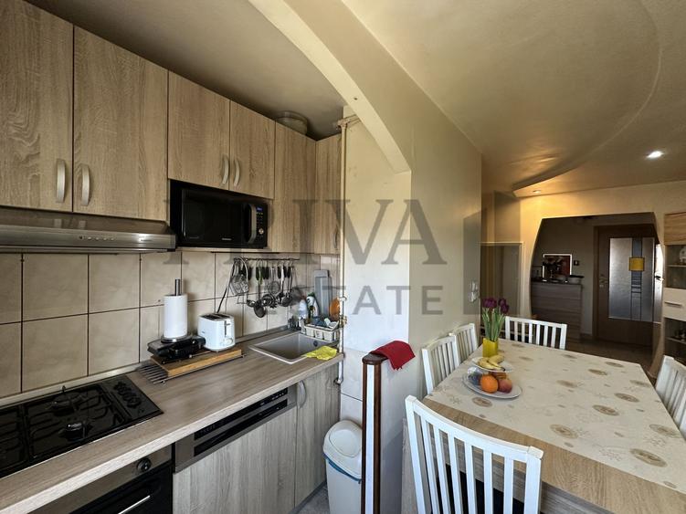 Apartament 4 camere, 2 bai, 2 balcoane, centrala