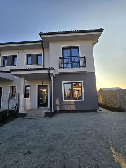 Giroc-Bld. Aviatiei | 5 camere | 3 bai | Bucatarie inchisa | Asfalt
