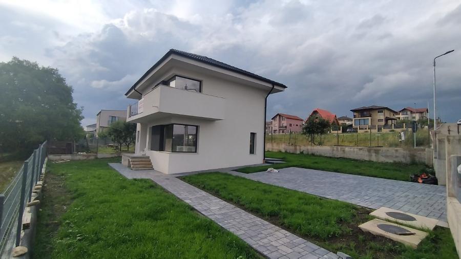 Casă individuală modernă la intrarea în Chinteni – zonă liniștită