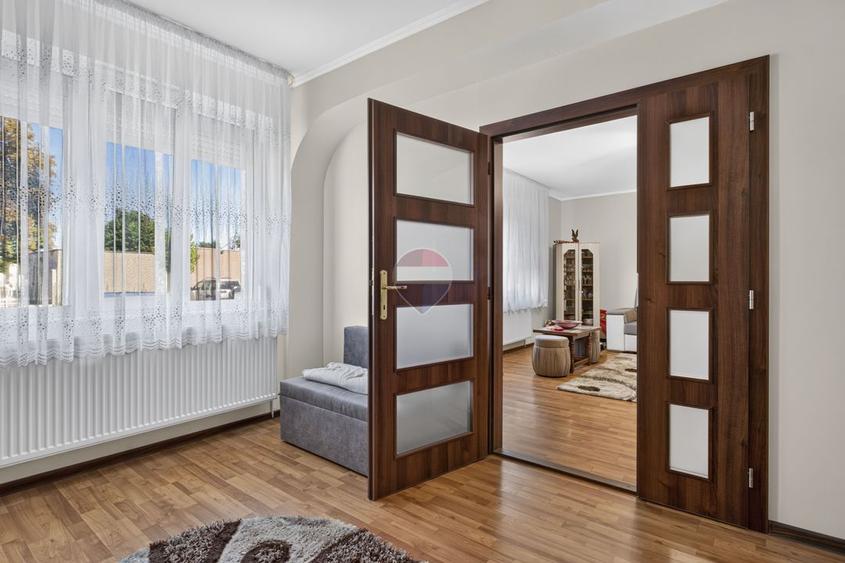 Casă/Spatiu comercial  si teren 422 mp de inchiriat zona Uta