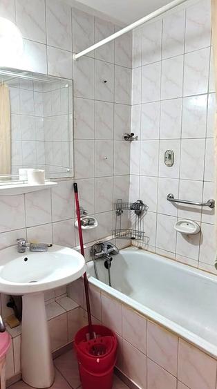Garsonieră Bloc Monolit Splaiul Unirii Între Camera Comerț și Metrou Timpuri Noi