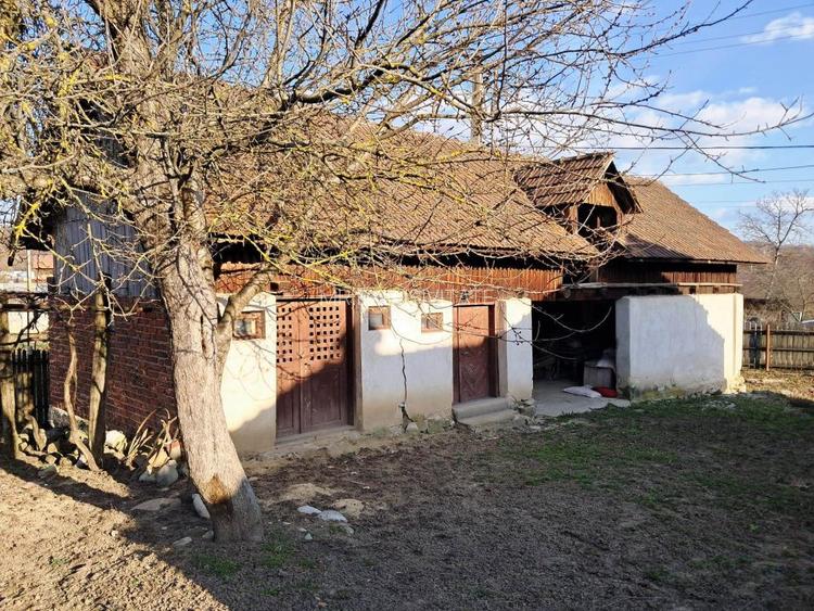 Casă și teren de vânzare Polovragi - Racovița - 3