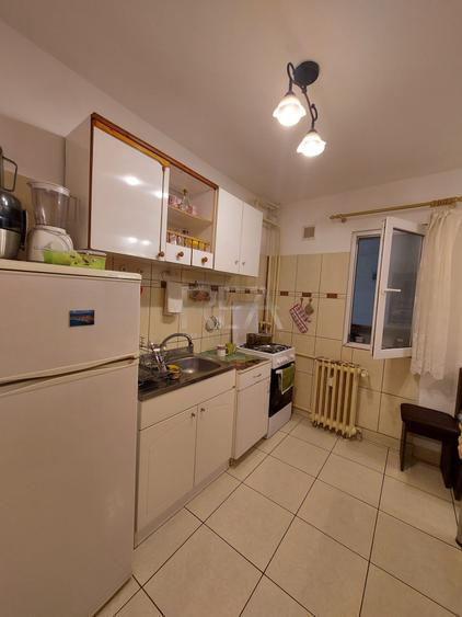 2 camere Vergului, et. 5, 52 mp, reabilitat
