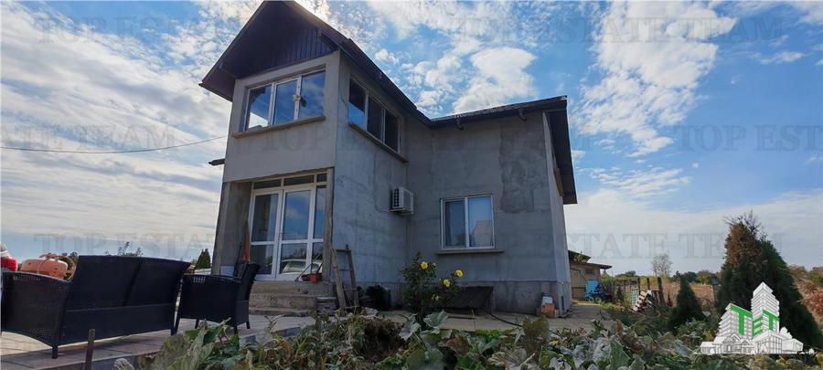 Ferma 3,3ha, din care 2,5ha intravilan, vila 7 camere, D+P+E+M, casa pentru munc