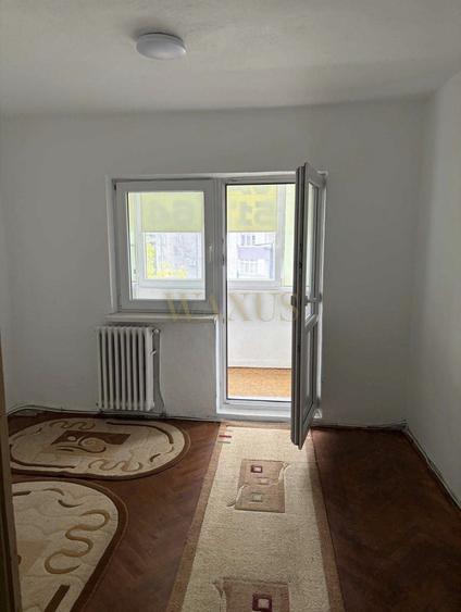 Apartament 3 camere, decomandat, etaj 3, zona Nord