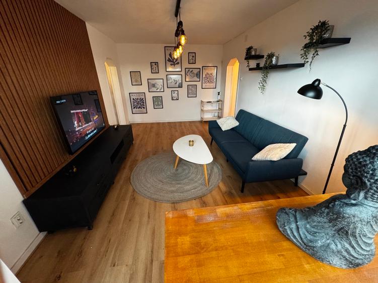 Apartament proaspăt renovat cu vedere spectaculoasă la lacul Tinretului