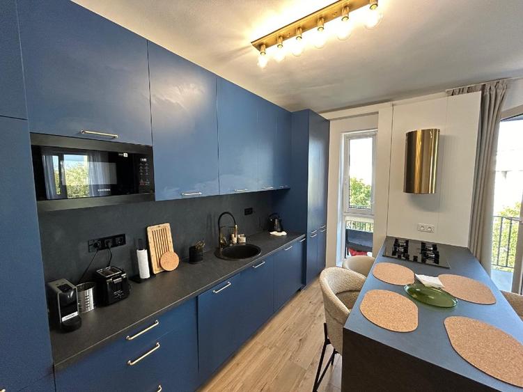 Apartament 3 camere, 2 bai , terasa, 2 locuri parcare subteran + boxa