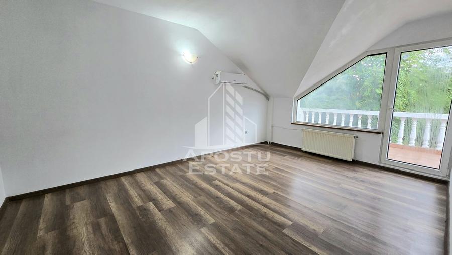 Duplex cu 5 camere si 3 bai, centrala proprie, zona Lipovei