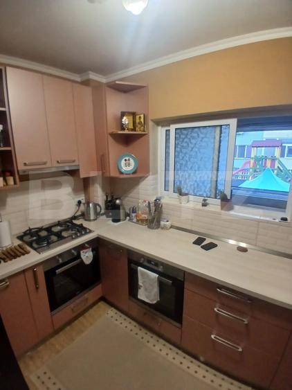 Apartament de vanzare, cu 2 camere, decomandat, zona Visani